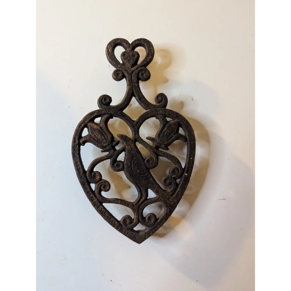 Beautiful bird‎ heart kitchen trivet iron holder hanging decoration Cast metal ?